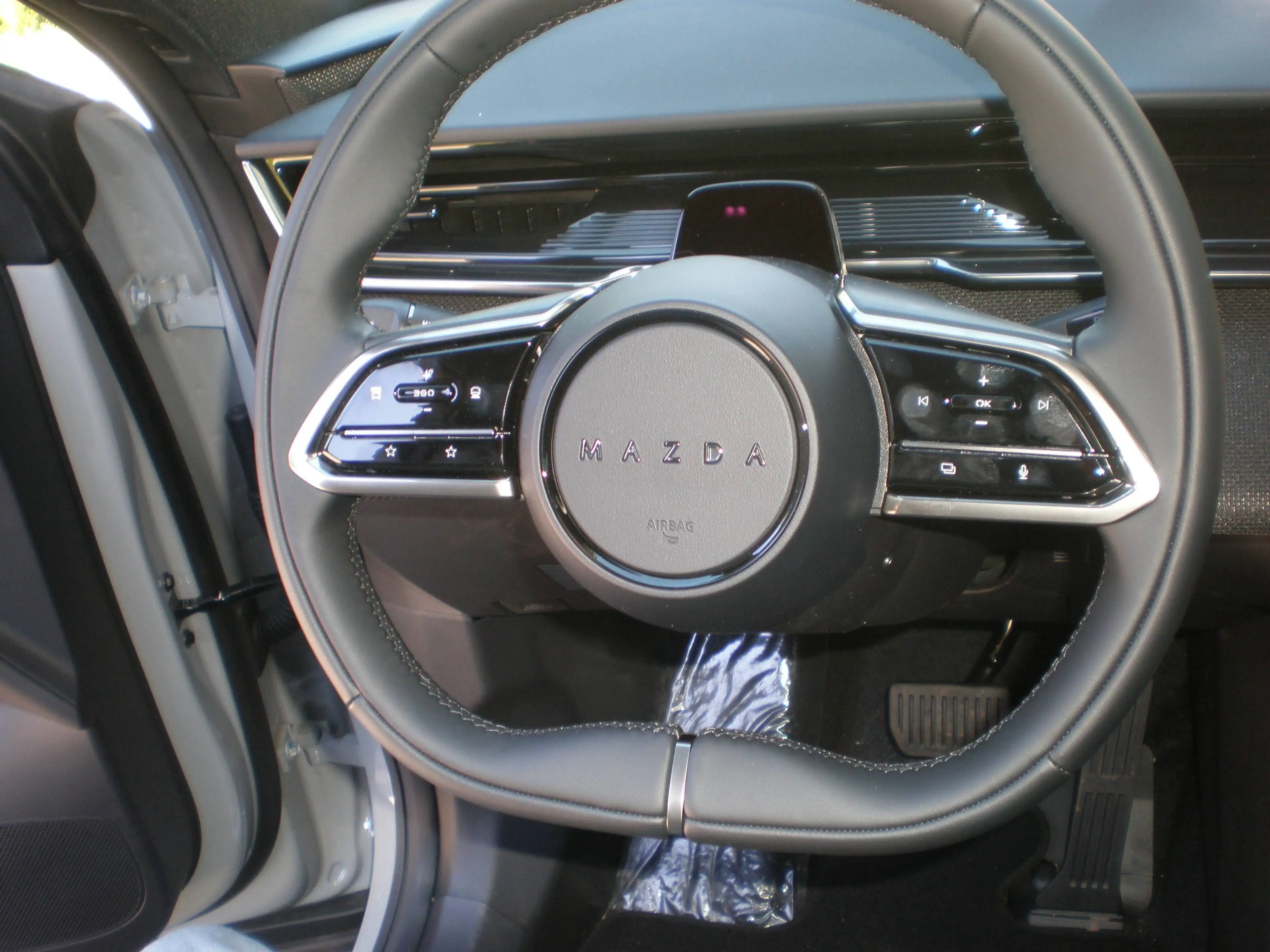 Mazda CX-6e Takumi PABS — photo 15