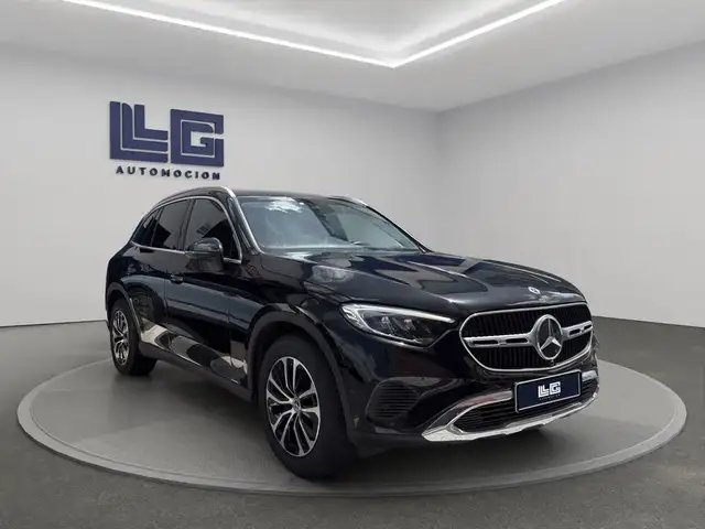 Mercedes-Benz GLC view 3