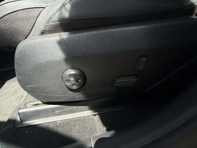 Mercedes-Benz GLC view 13
