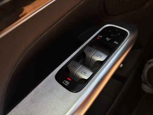 Mercedes-Benz GLC view 15
