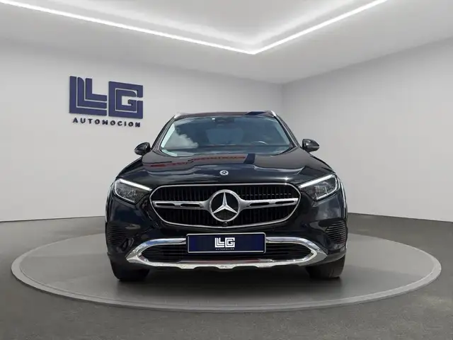 Mercedes-Benz GLC view 2