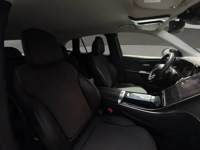 Mercedes-Benz GLC view 9