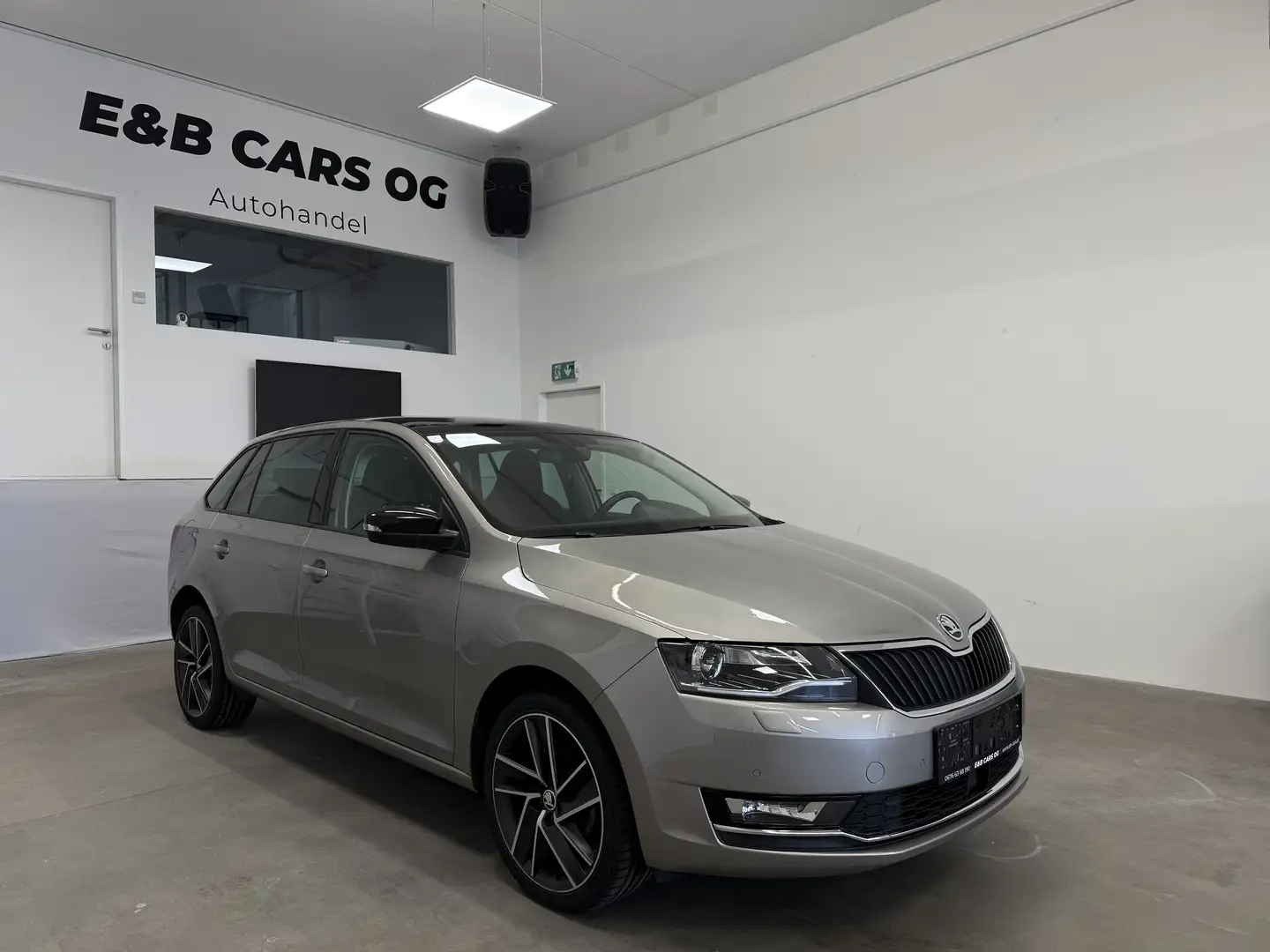 Skoda Rapid/Spaceback Beige - 2