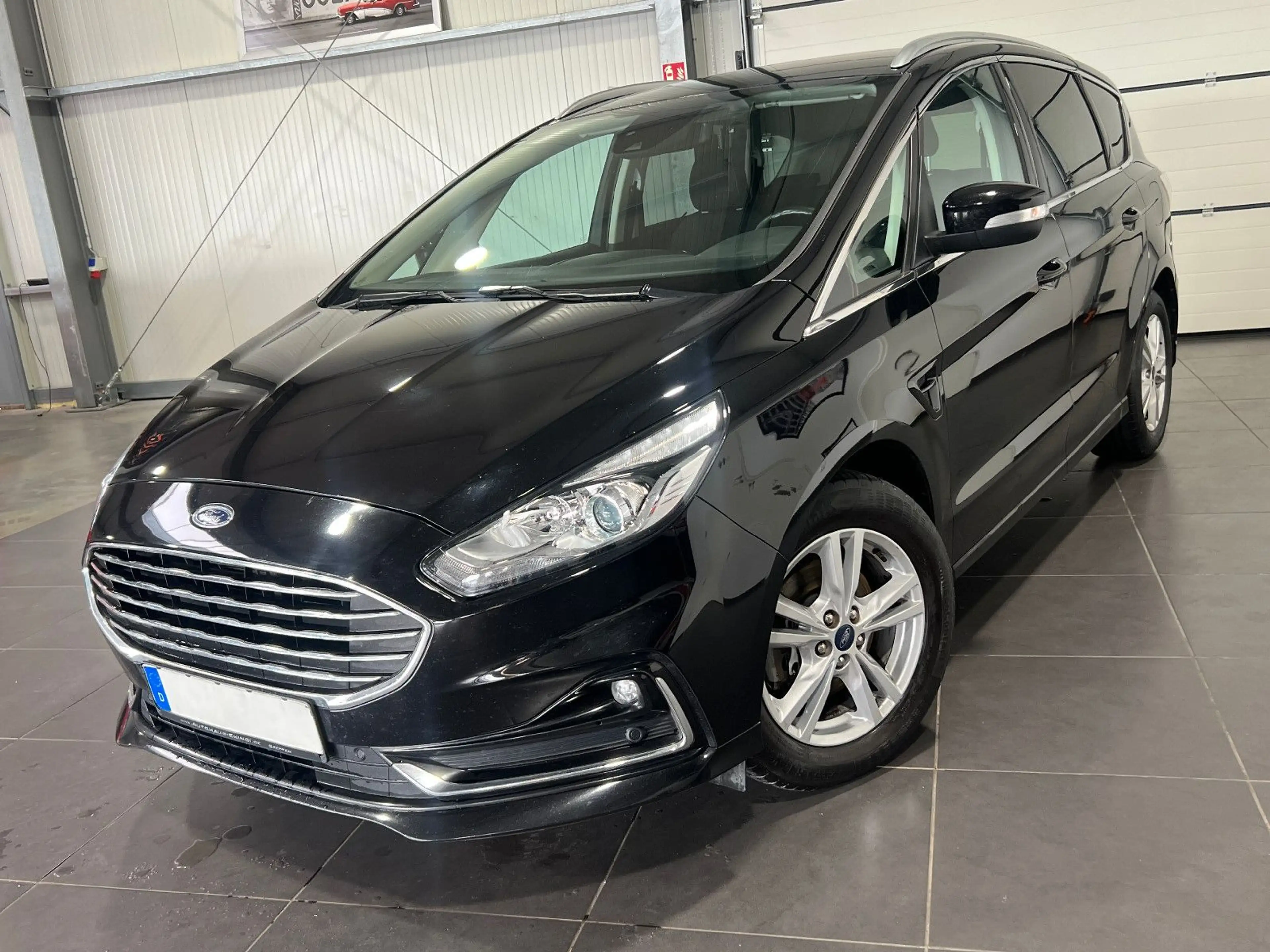 Ford S-Max 2.0 TDCi Automatik *Navi*AHK*SHZ*PDC*Temp*