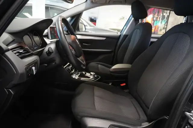 BMW 2 Series view 8