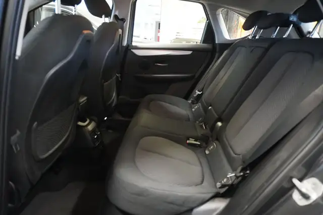 BMW 2 Series view 9