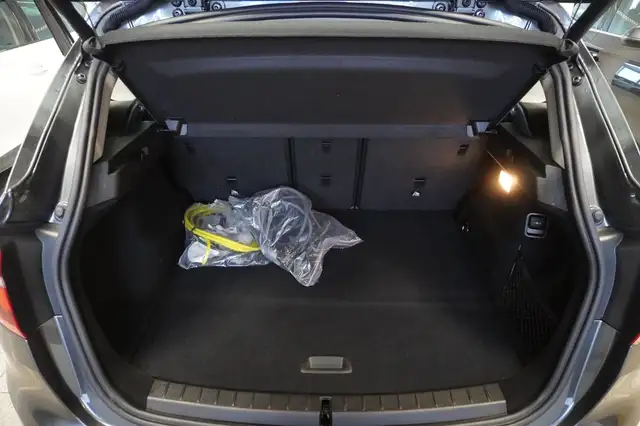 BMW 2 Series view 10