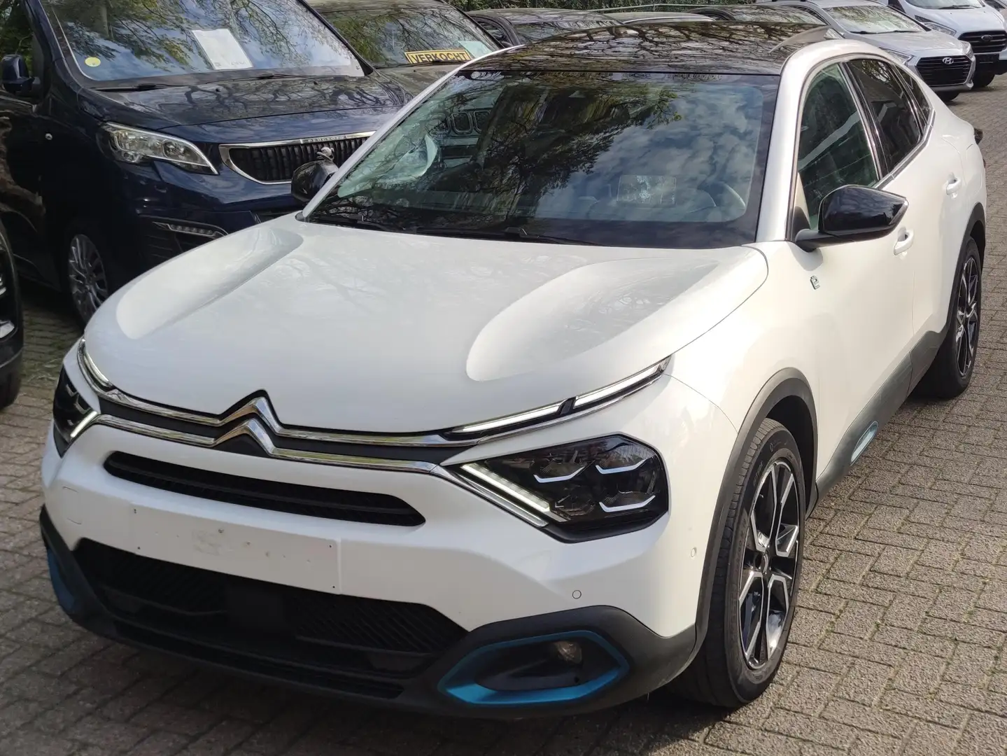 Citroen E-C4 X e-C4 X 50 kWh Shine Pack Weiß - 1