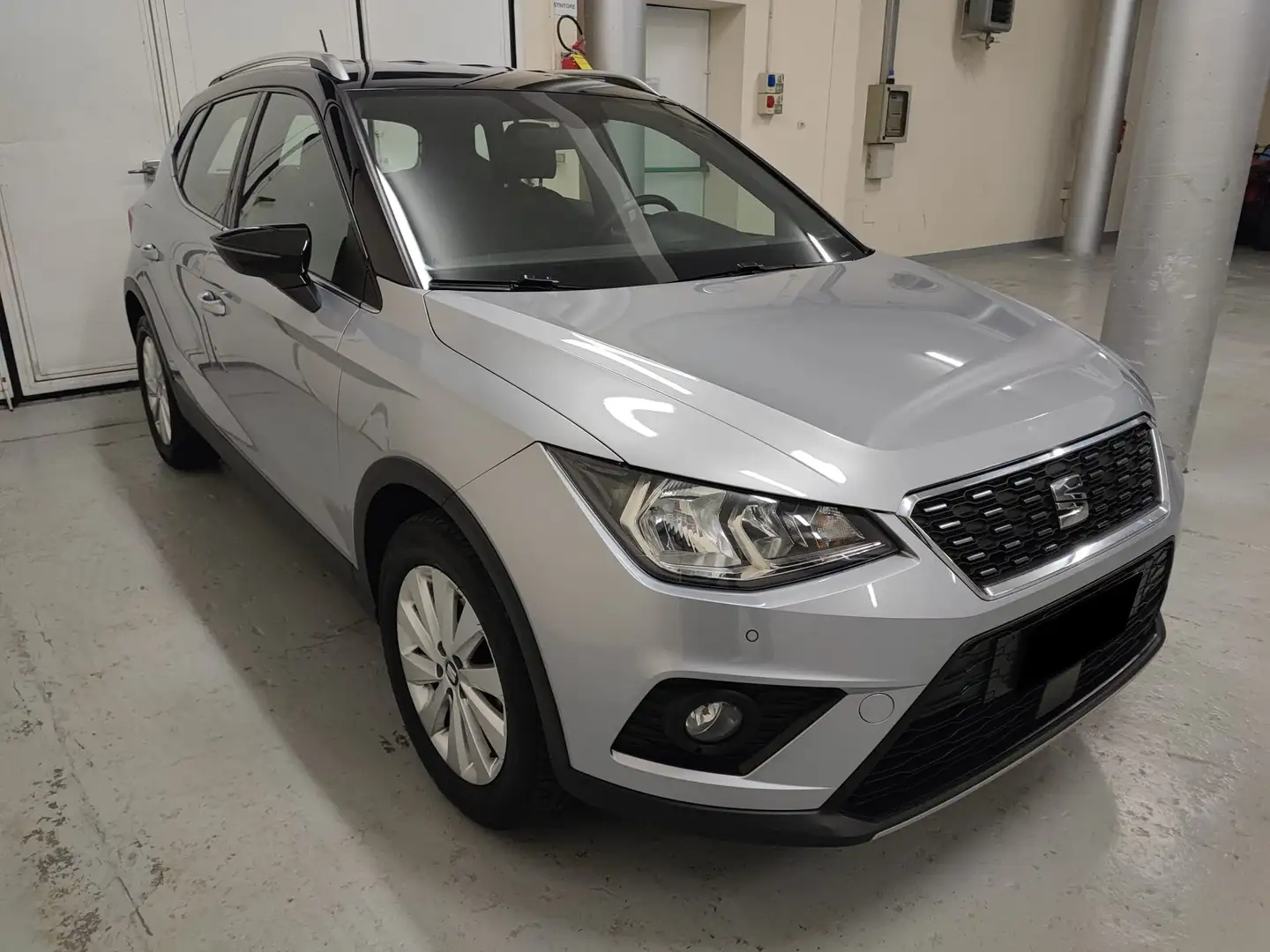 SEAT Arona 1.0 ecotsi Xcellence 110cv dsg Silber - 1