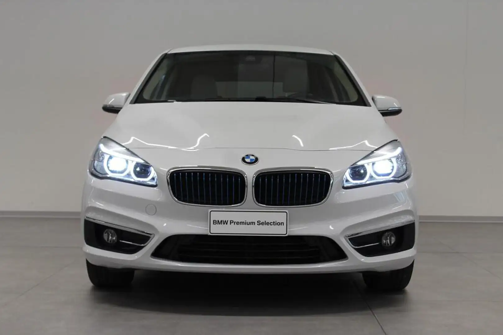 BMW 225 Serie 2 225xe Active Tourer iPerformance Luxury a Bianco - 2