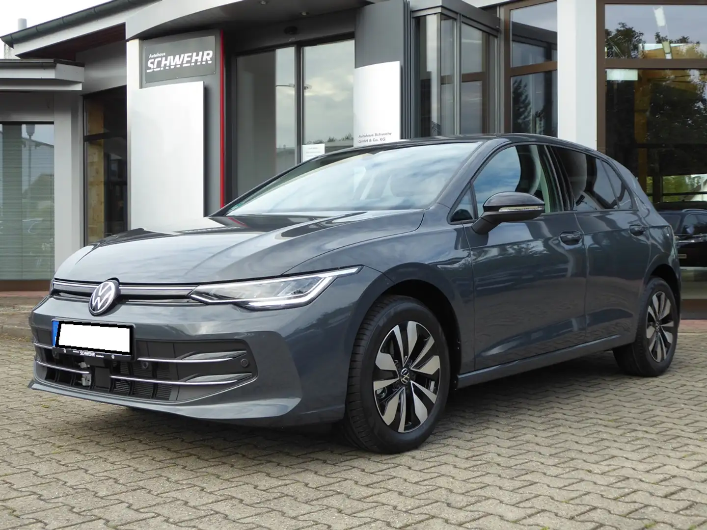 Volkswagen Golf Life 1.5 TSI "Goal" Grijs - 2