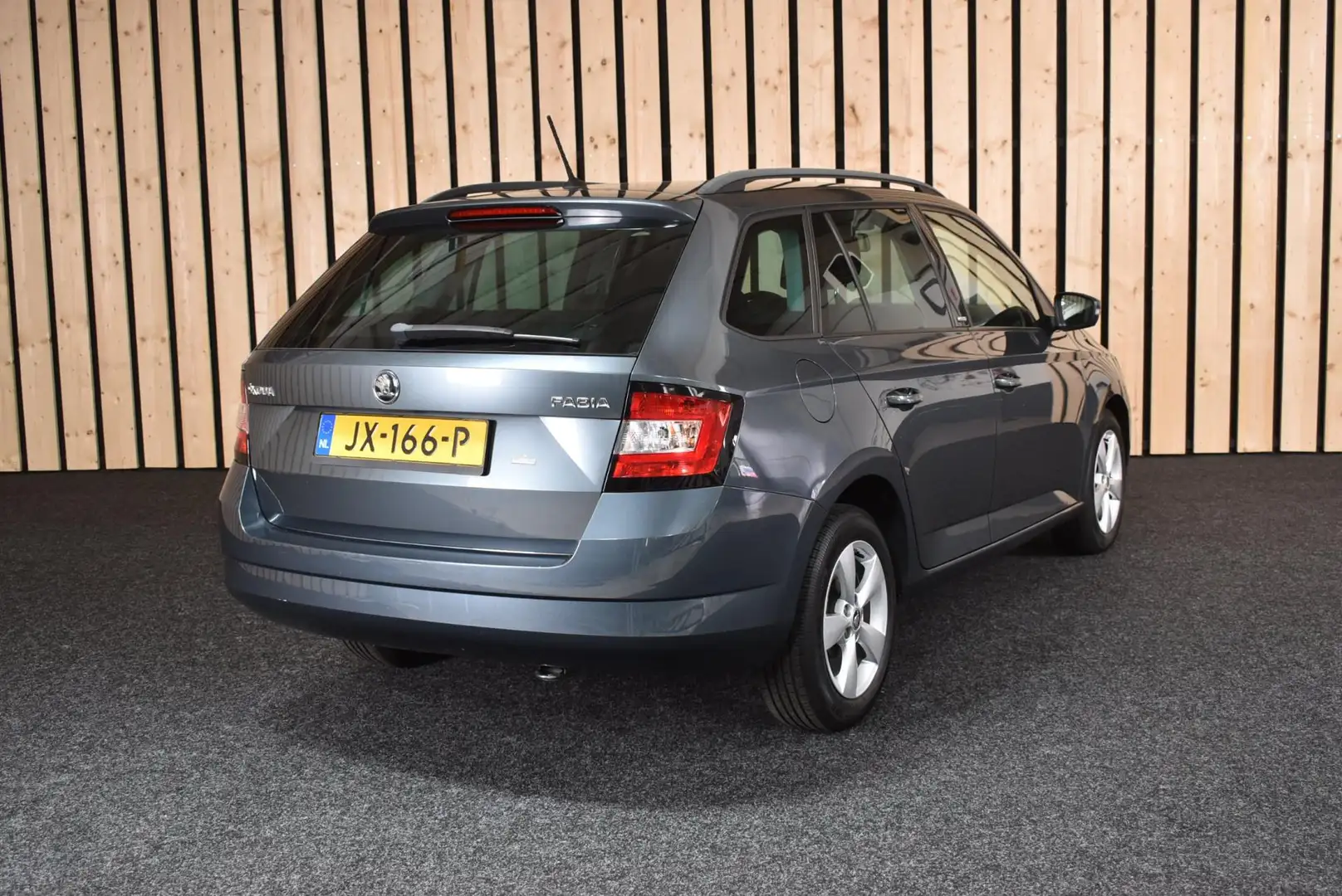 Skoda Fabia Combi 1.2 TSI JOY Airco Cruise 2e Eig Nwe APK Grijs - 2