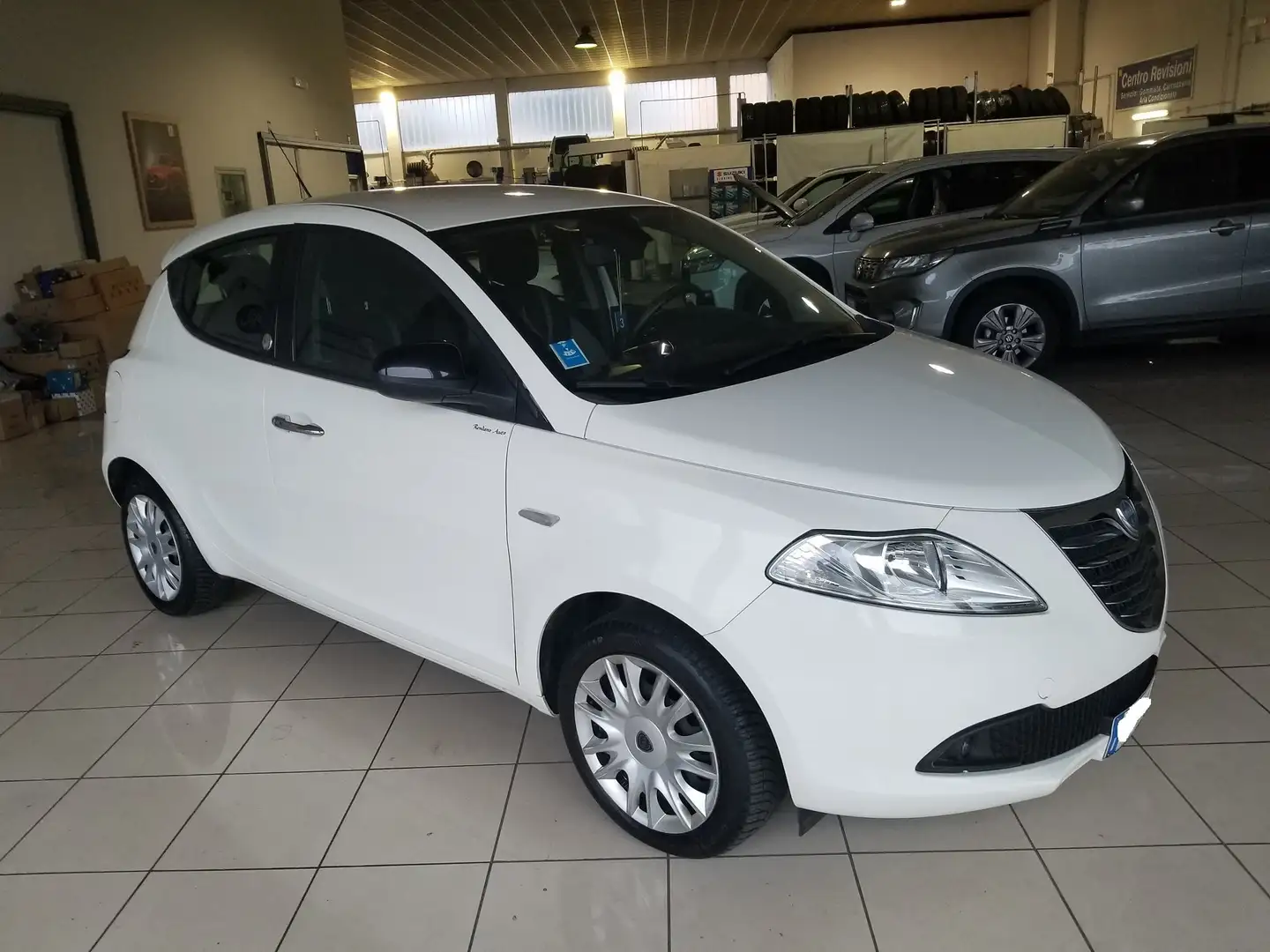 Lancia Ypsilon Ypsilon III 2011 1.2 8v Silver  ecochic Gpl 69cv Bianco - 1