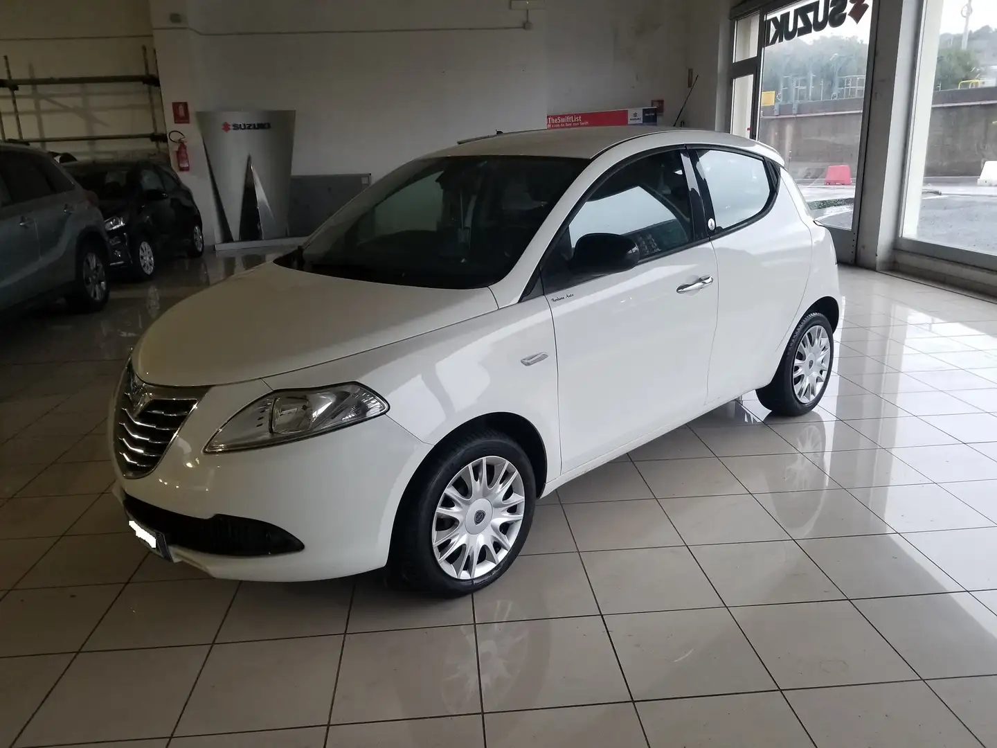 Lancia Ypsilon Ypsilon III 2011 1.2 8v Silver  ecochic Gpl 69cv Bianco - 2