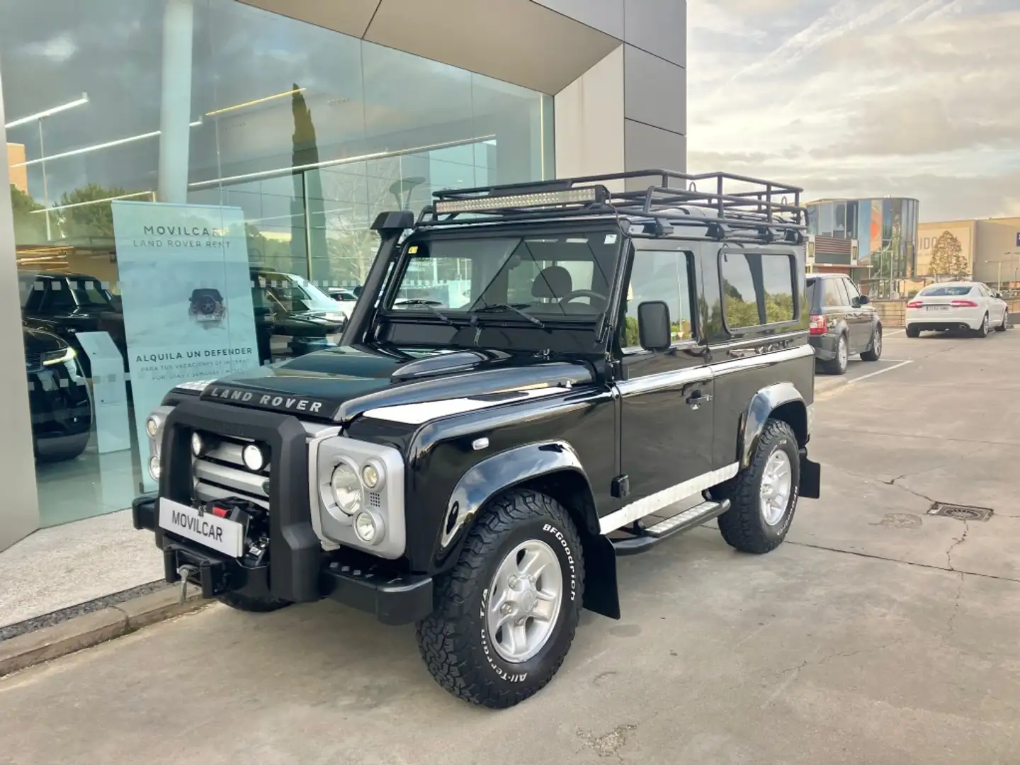 Land Rover Defender 90 SW SE Negro - 2