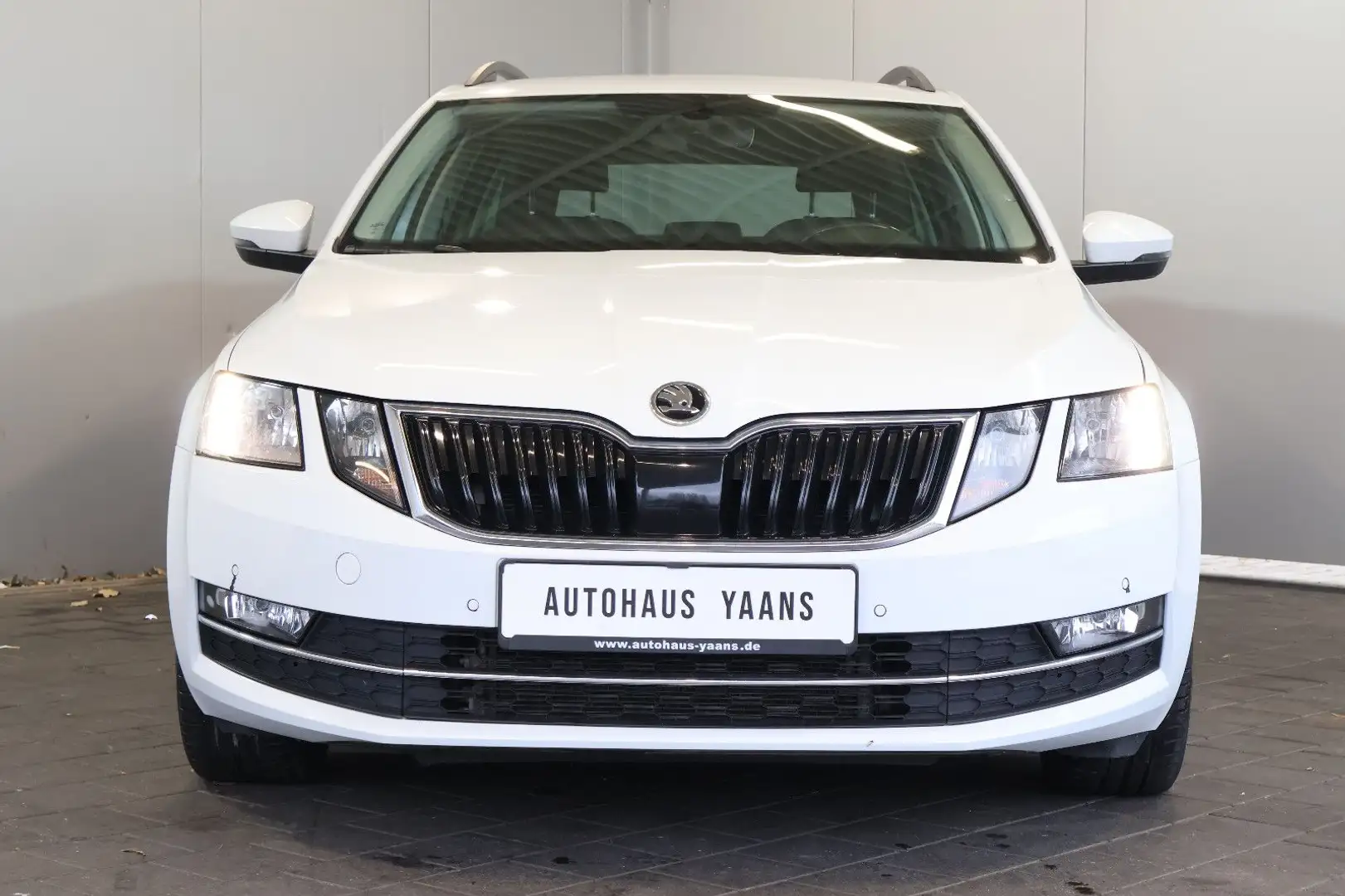 Skoda Octavia 2.0 TDI Style ACC+NAVI+TEILLEDER+PDC+ALU Weiß - 2