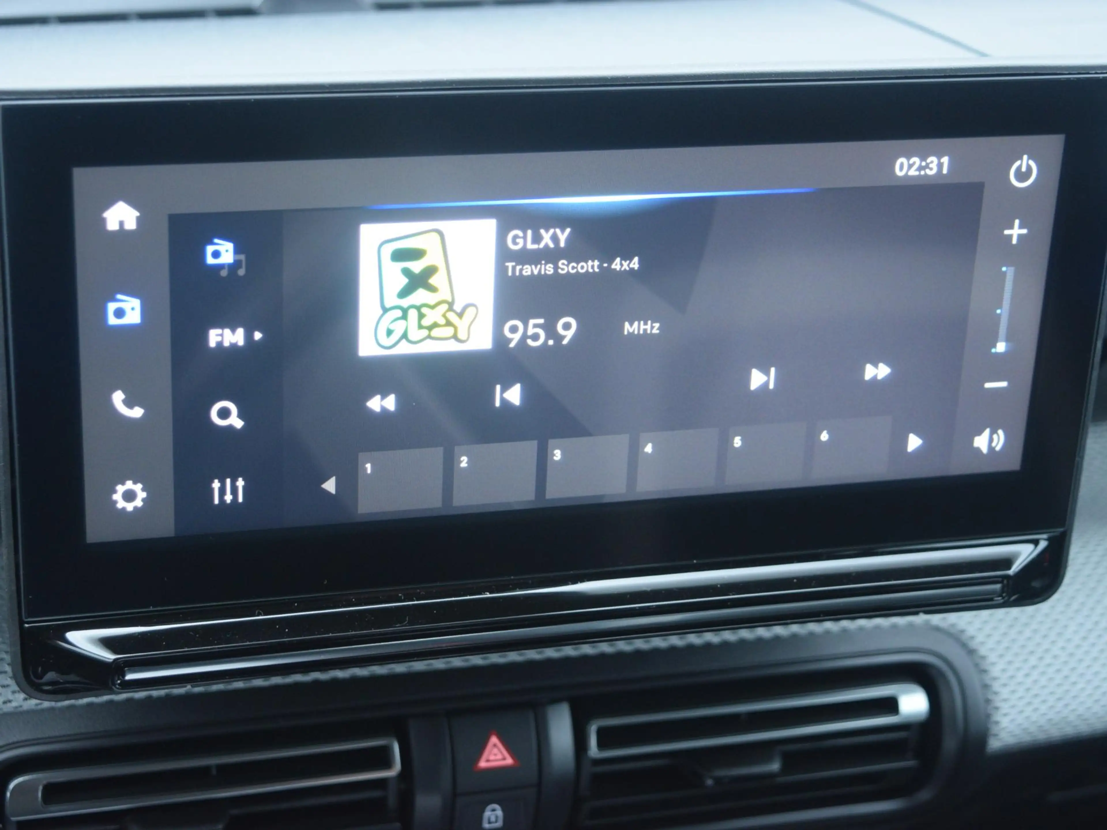 Citroen C3 1.2 Hybrid 110pk Plus — photo 11