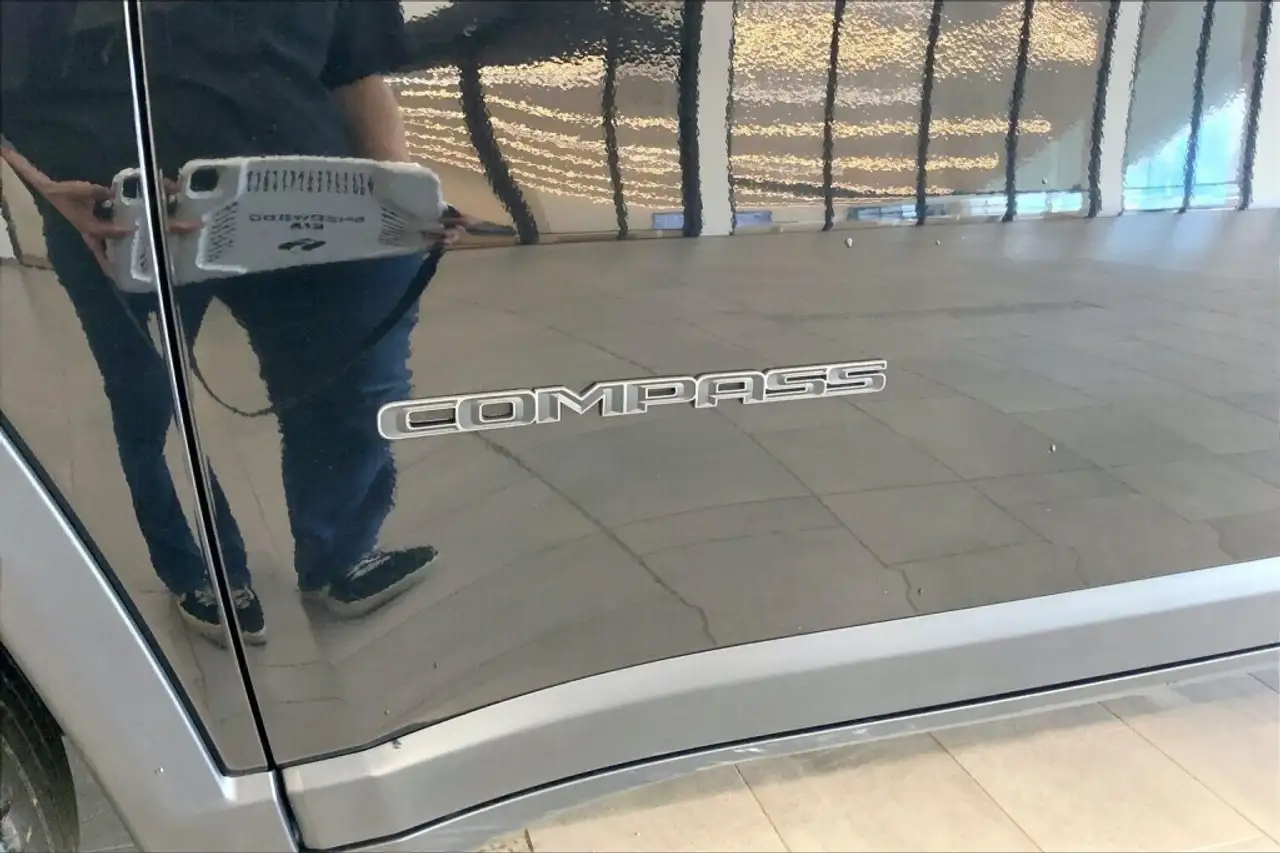 Jeep Compass снимка Jeep Compass