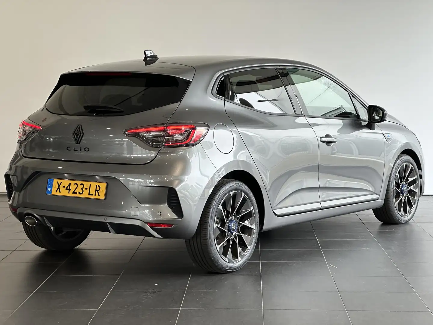 Renault Clio 1.0 TCe 90 GPF esprit Alpine NAVIGATIE | ACHTERUIT Grijs - 2
