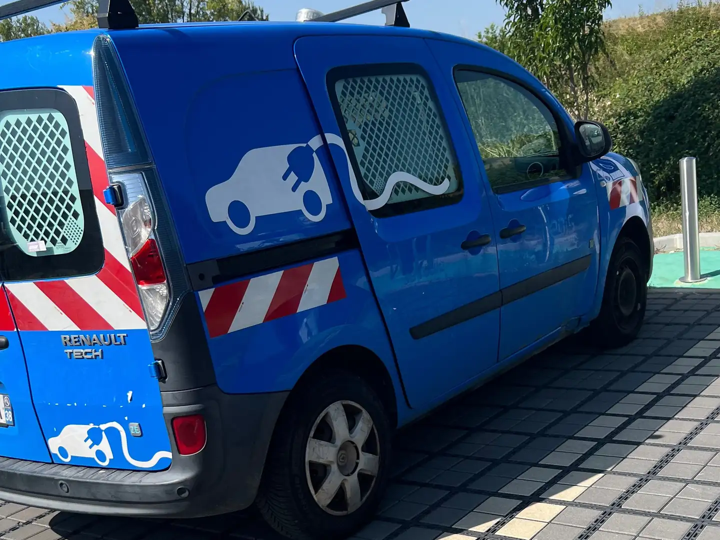 Renault Kangoo Z.E. KANGOO Z.E.MAXI L2 CABINE APPROFONDIE Синій - 1