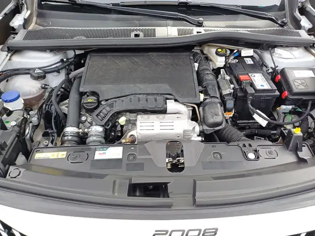 Peugeot 2008 view 5