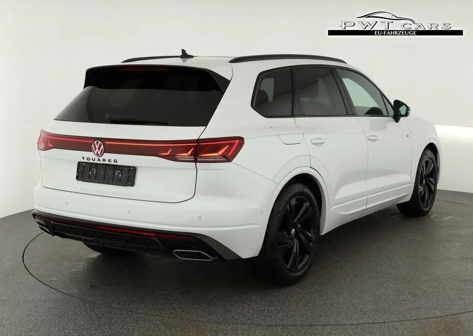 Volkswagen Touareg 3.0 TDI 210 kW 4Motion R-Line V6 Black, Pano, H... Fehér - 2