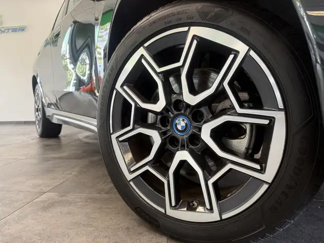 BMW X1 view 4
