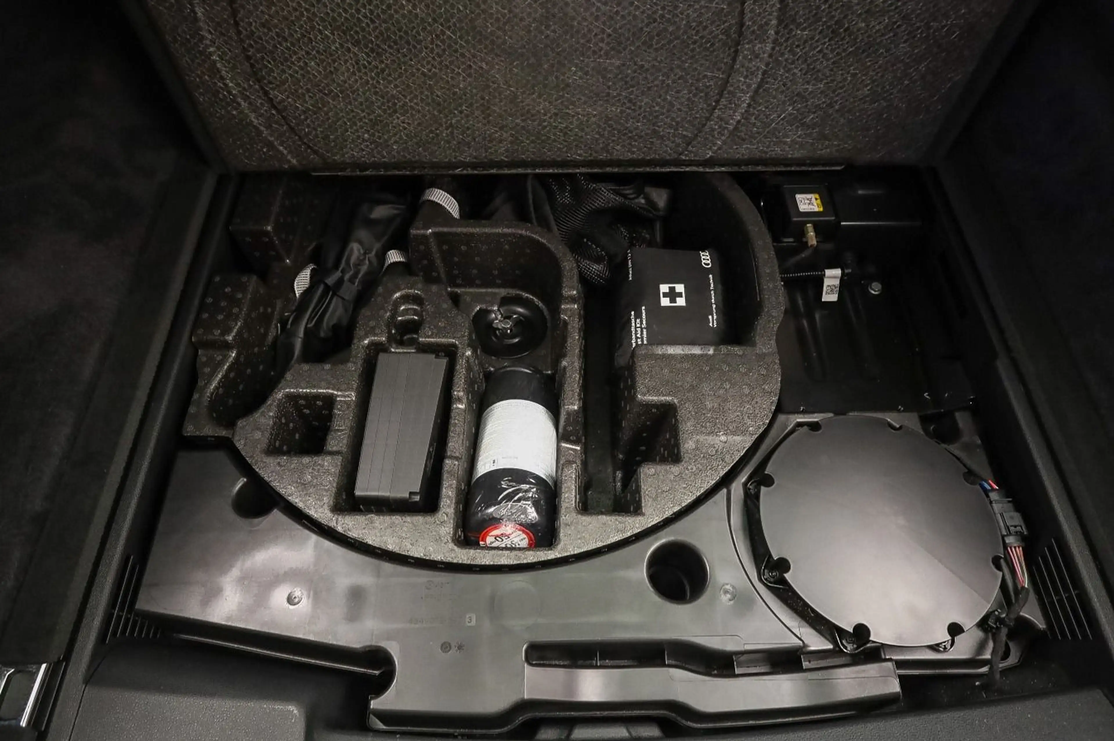 Audi SQ8 competition Carbon, Pano, HUD, Night, Assist — photo 12
