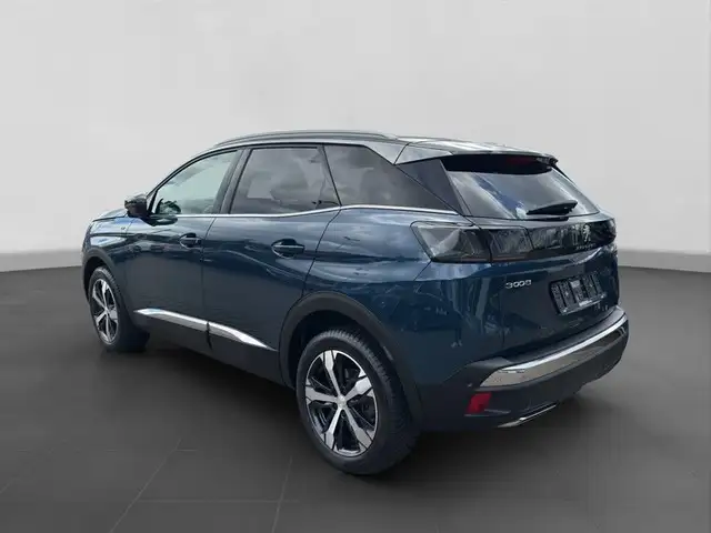 Peugeot 3008 view 3