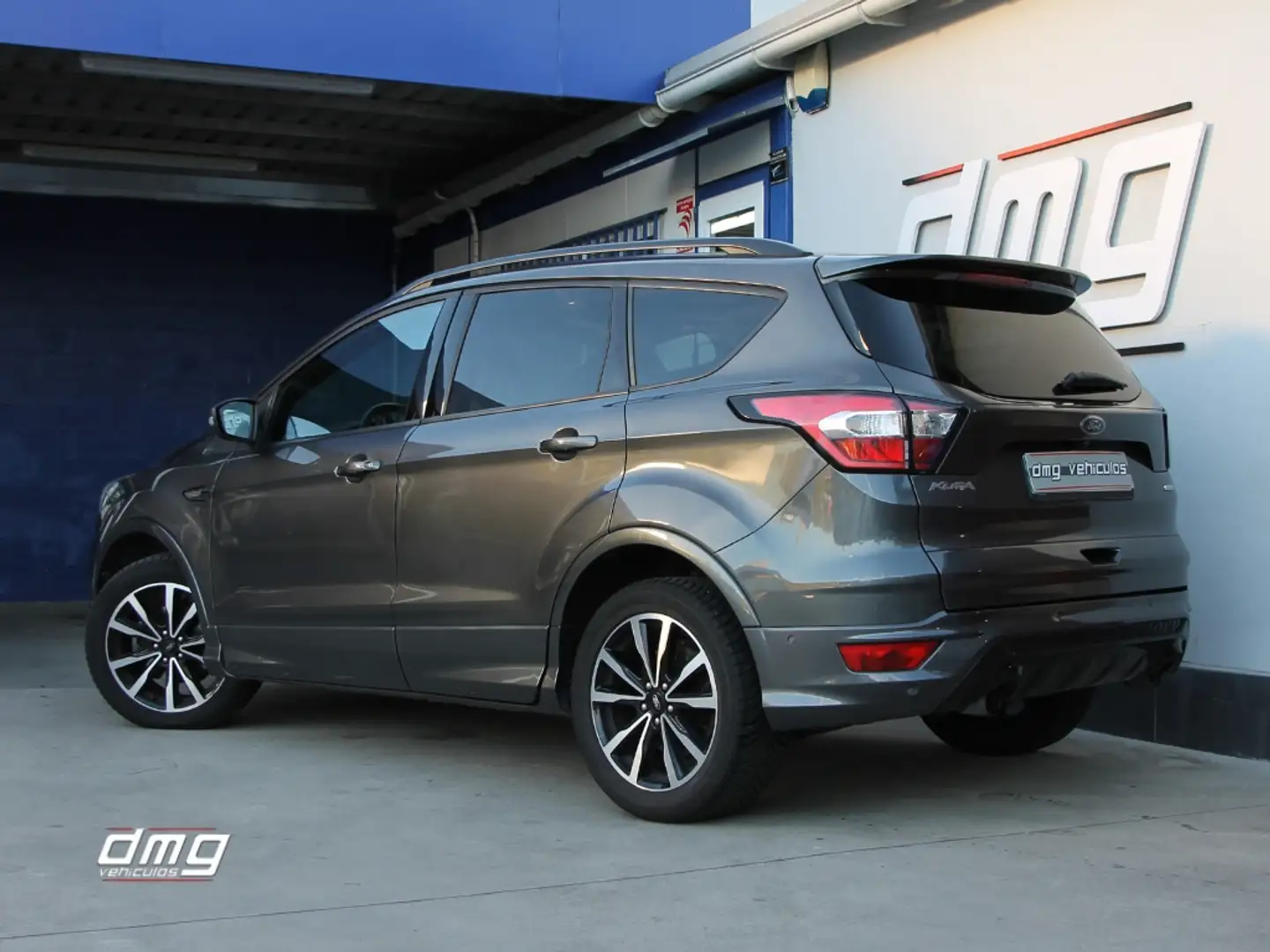 Ford Kuga 1.5 EcoB. Auto S&S ST-Line 4x2 150 Gris - 2
