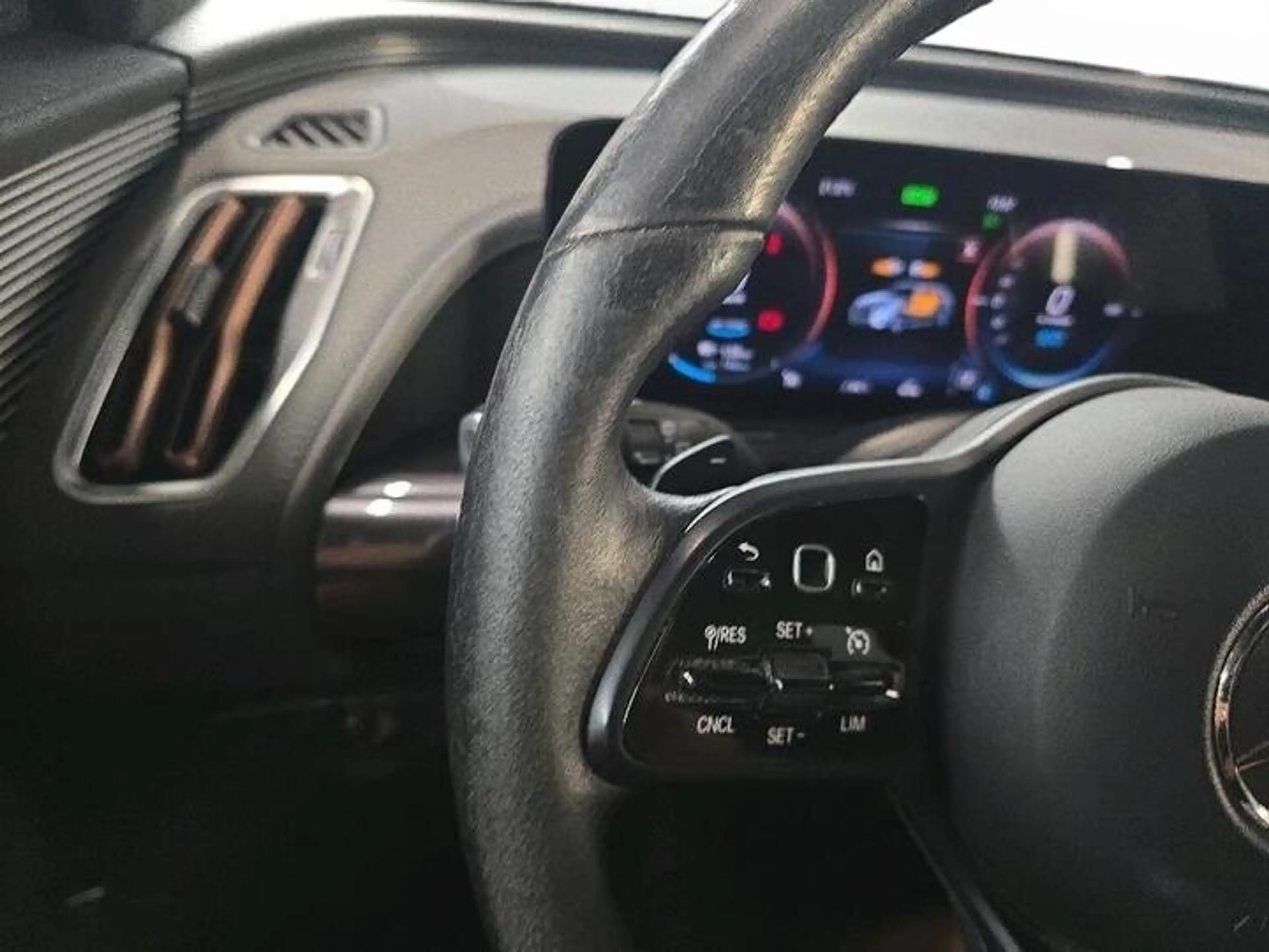 Mercedes-Benz EQC 400 4MATIC - KEYLESS - CAMERA - — photo 11
