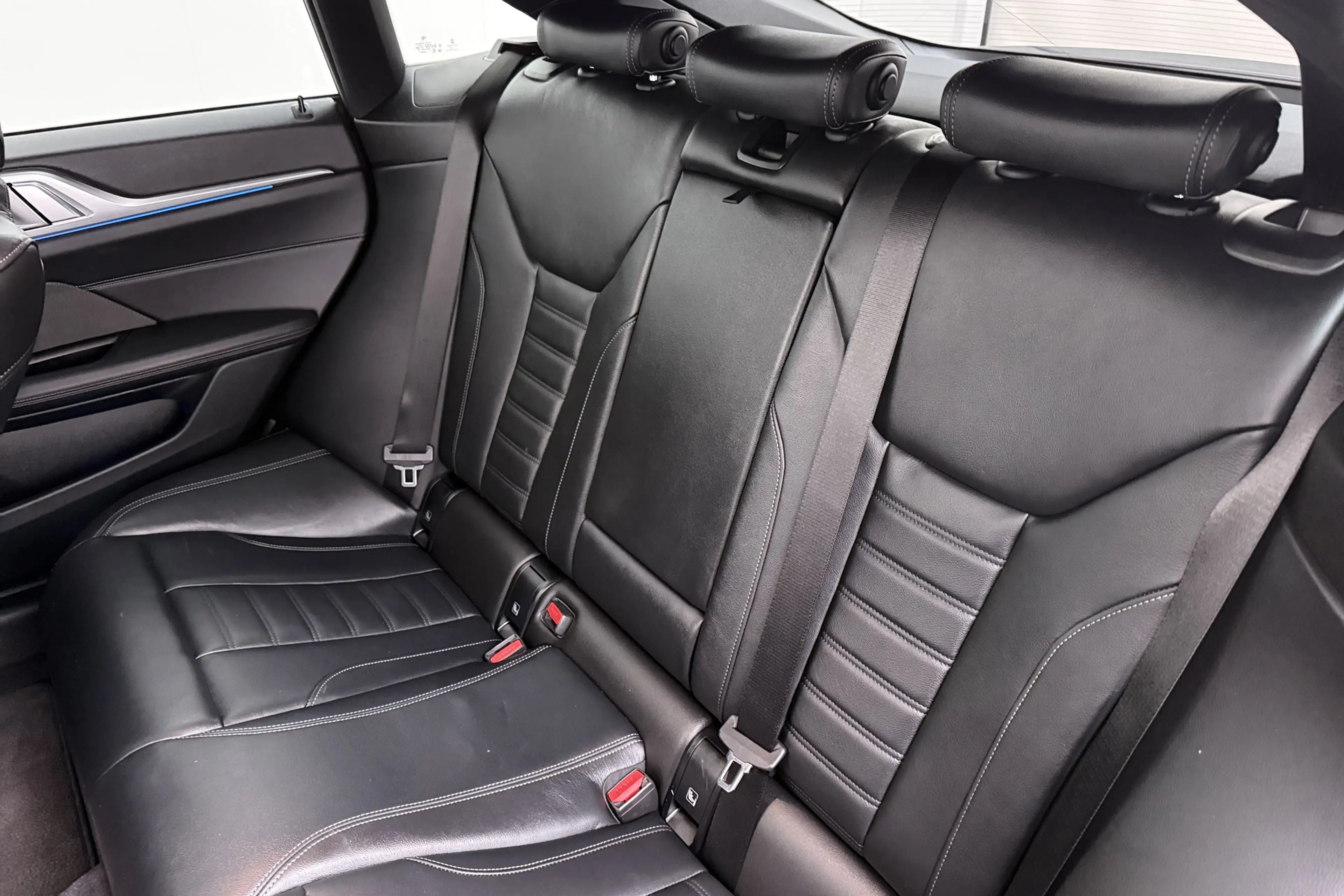 BMW i4 eDrive40 M-Sport Shadow Line 84 kWh (95%SOH) Schui — photo 17