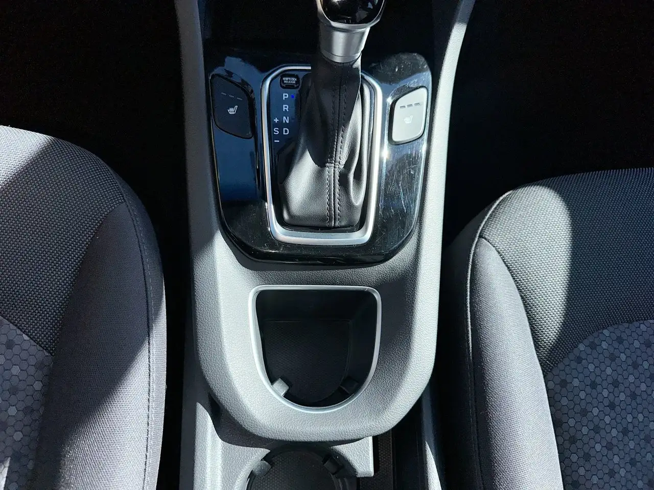 Hyundai IONIQ photo Hyundai IONIQ