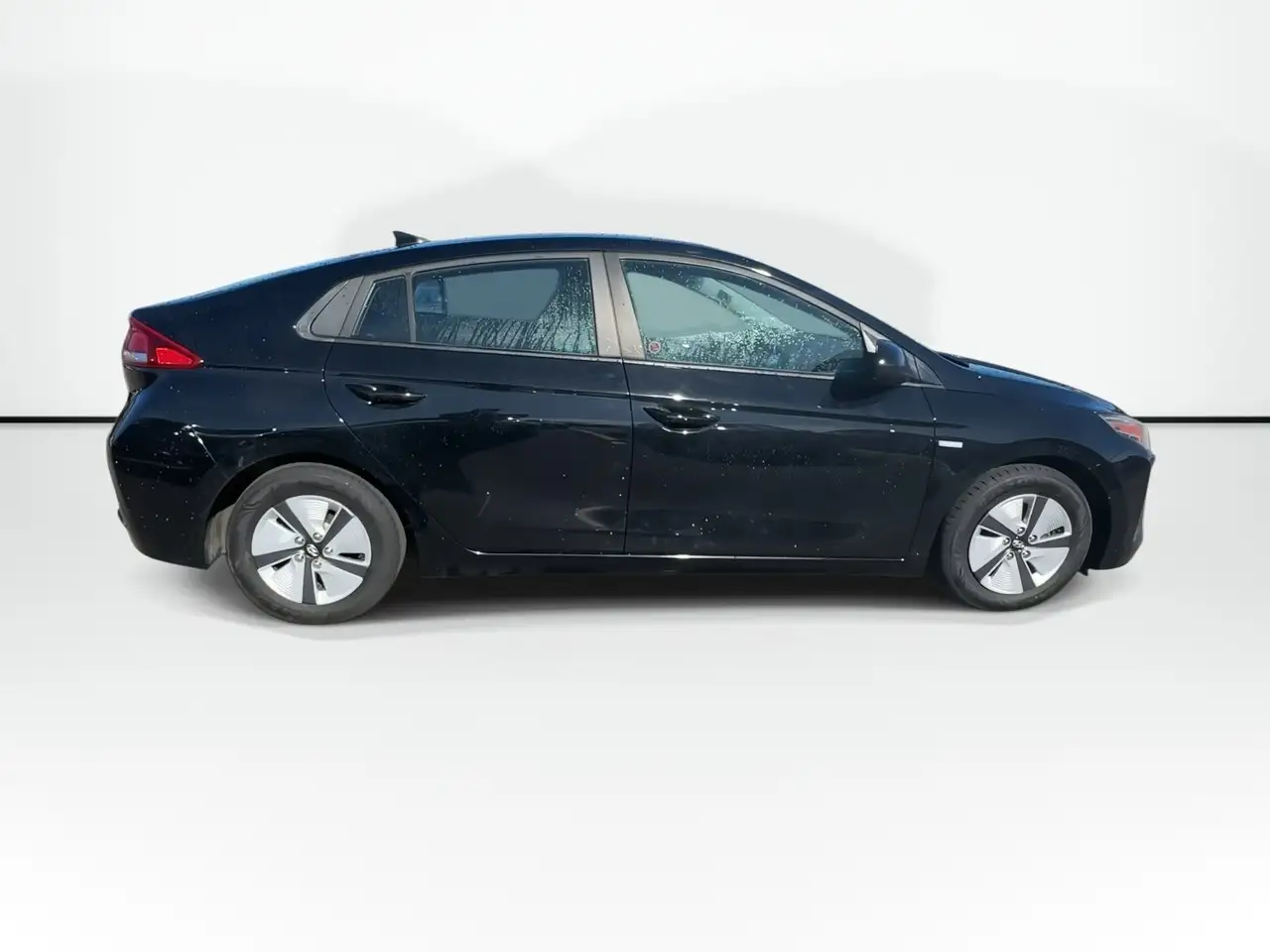 Hyundai IONIQ photo Hyundai IONIQ