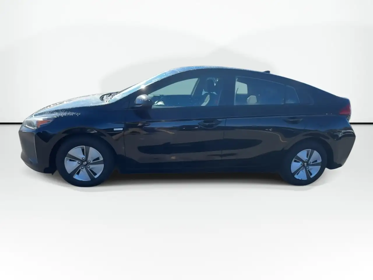 Hyundai IONIQ photo Hyundai IONIQ