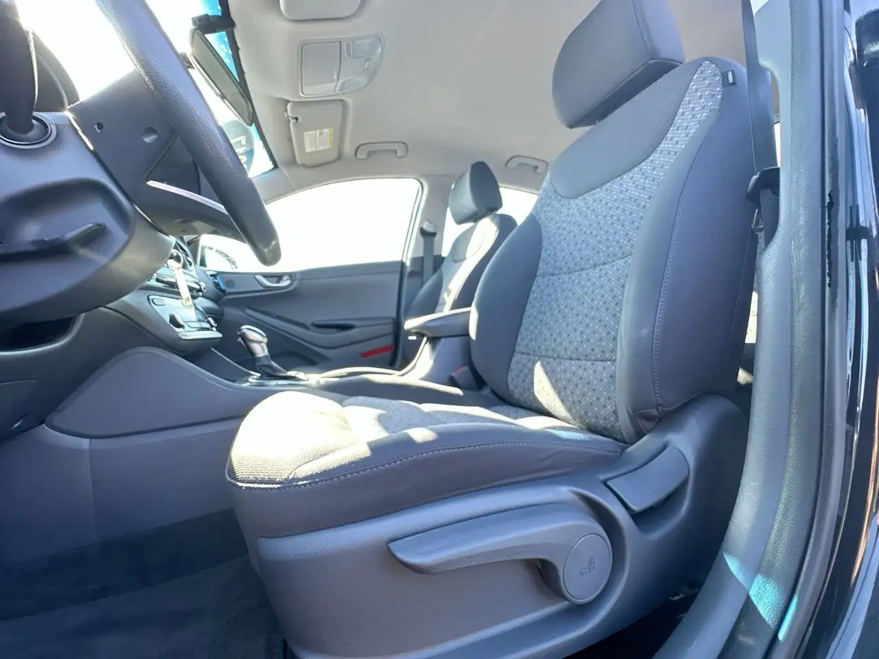 Hyundai IONIQ photo Hyundai IONIQ