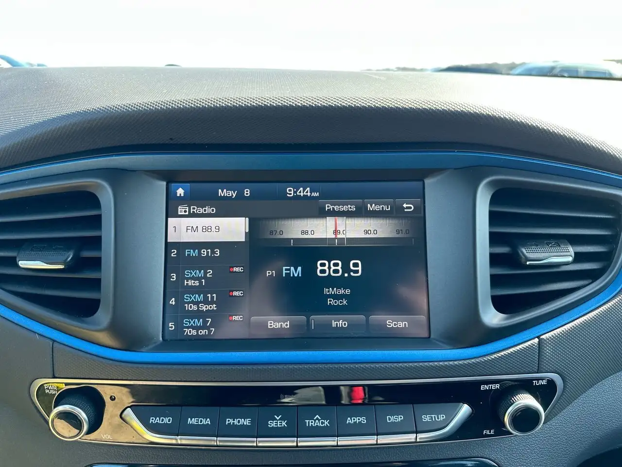Hyundai IONIQ photo Hyundai IONIQ