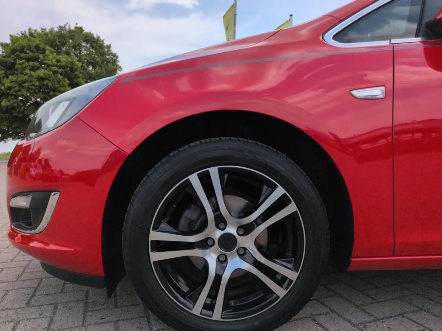 Opel Astra J SpTo Exklusiv 1.4 Turbo AHK XENON Navi SHZ Mehrz Rojo - 2