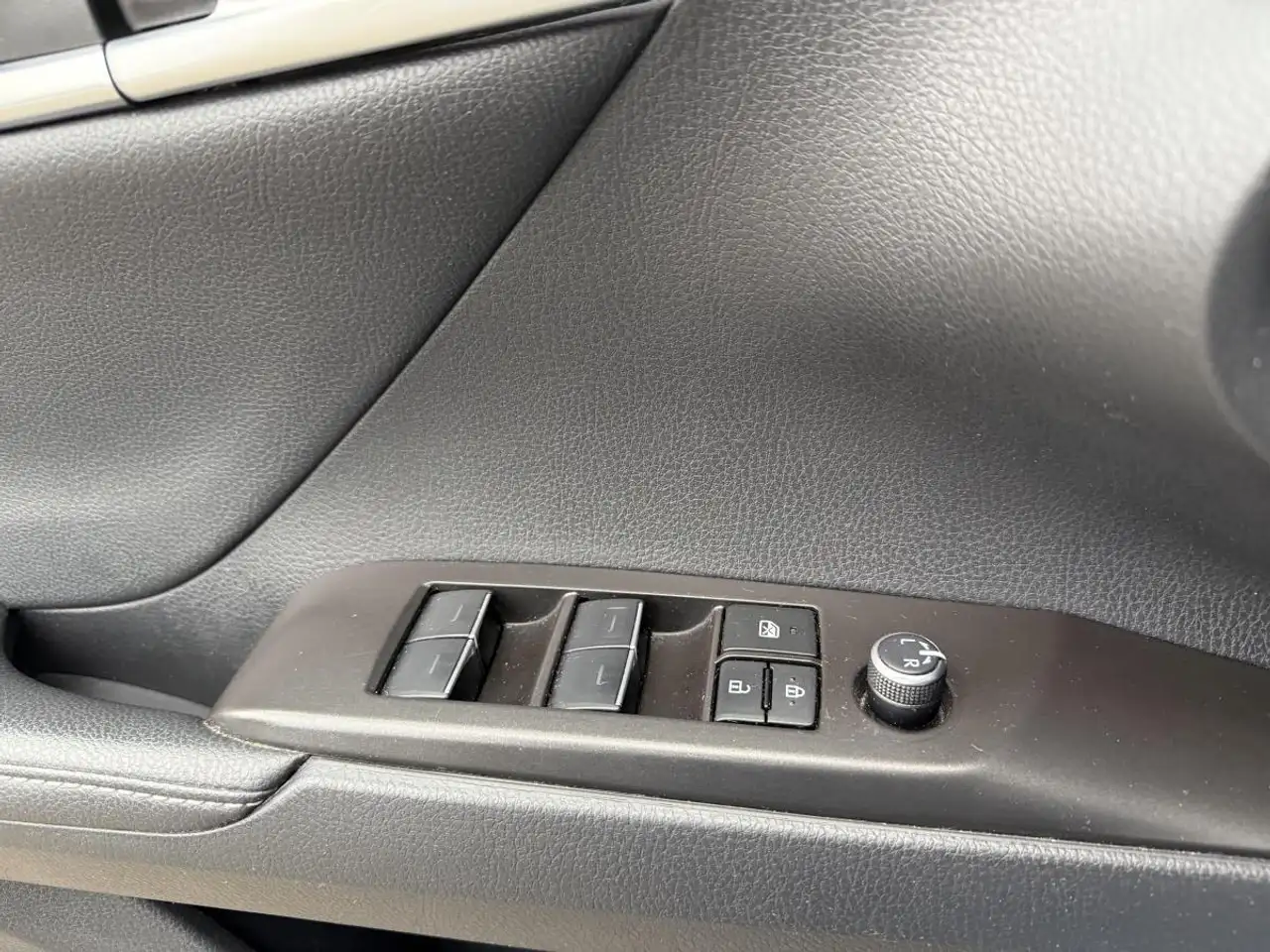 Toyota Camry снимка Toyota Camry