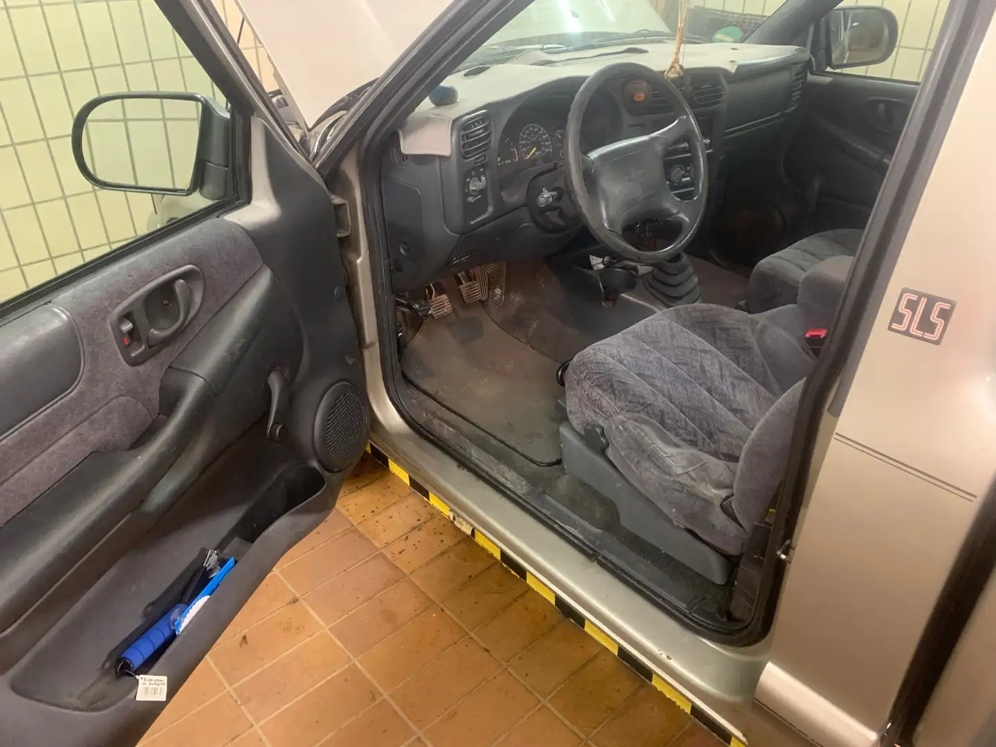 GMC Sonoma Beige - 2