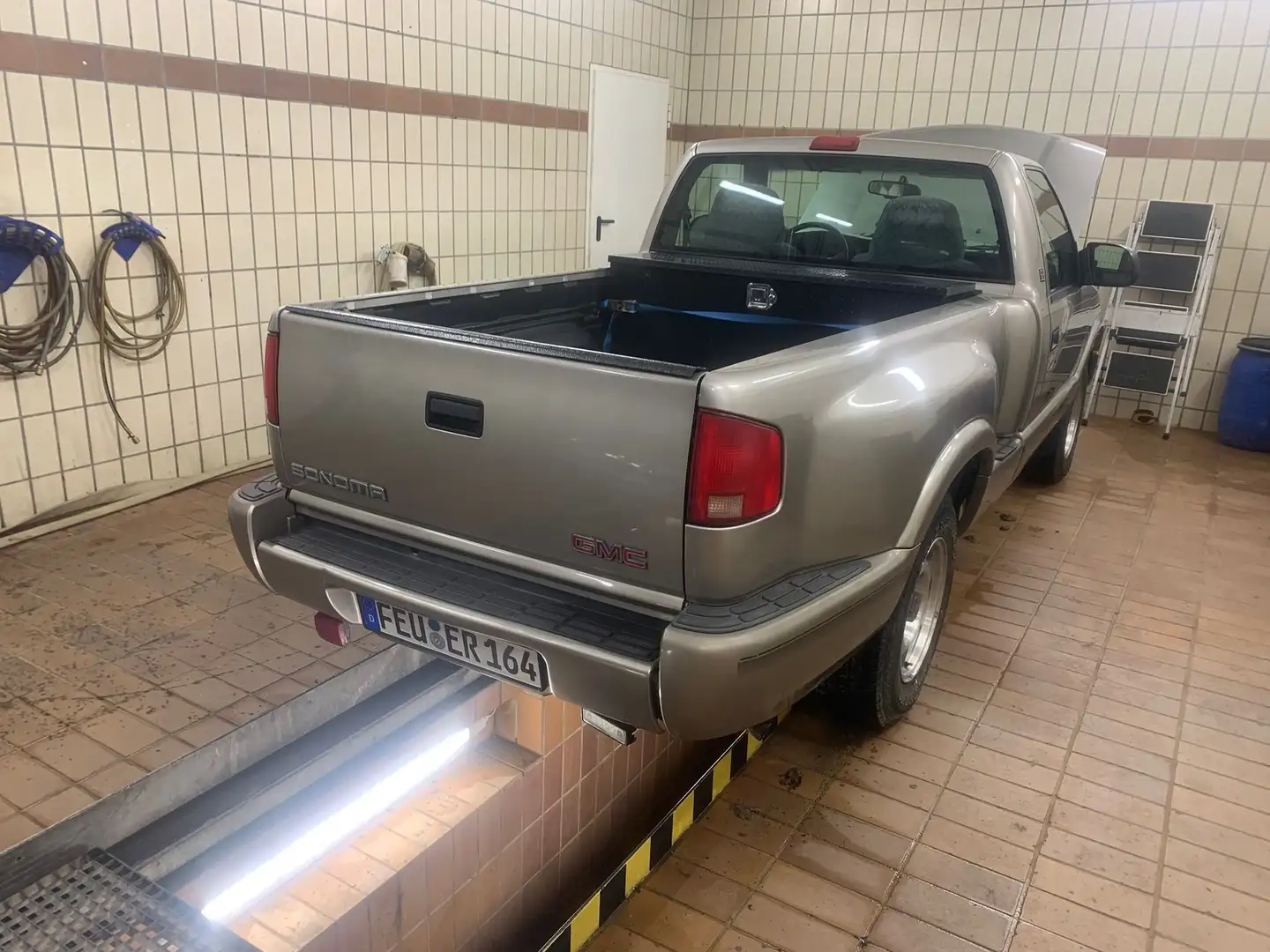 GMC Sonoma Beige - 1