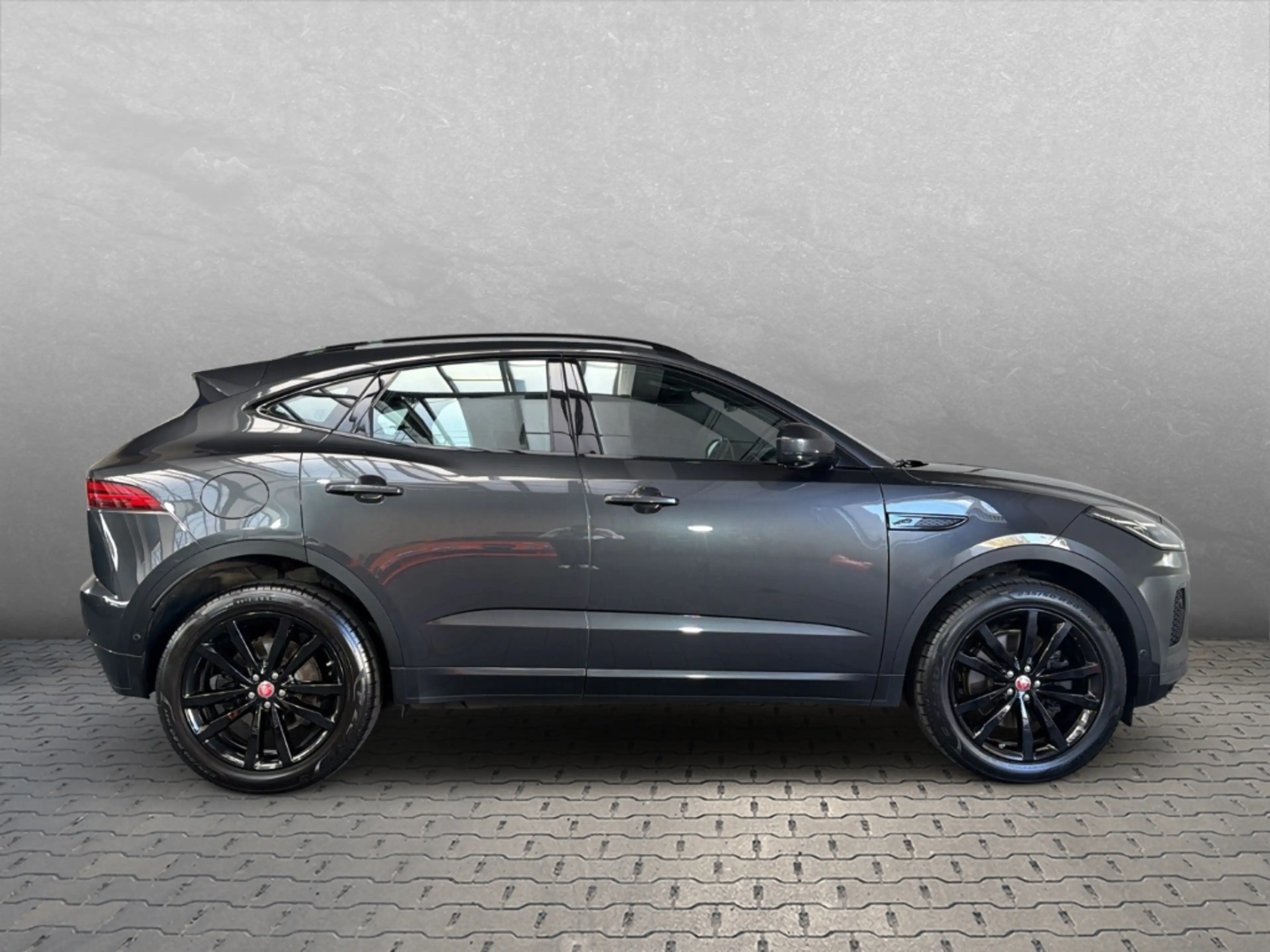 Jaguar E-Pace Plug-In Hybrid P300e AWD R-Dynamic S — photo 6