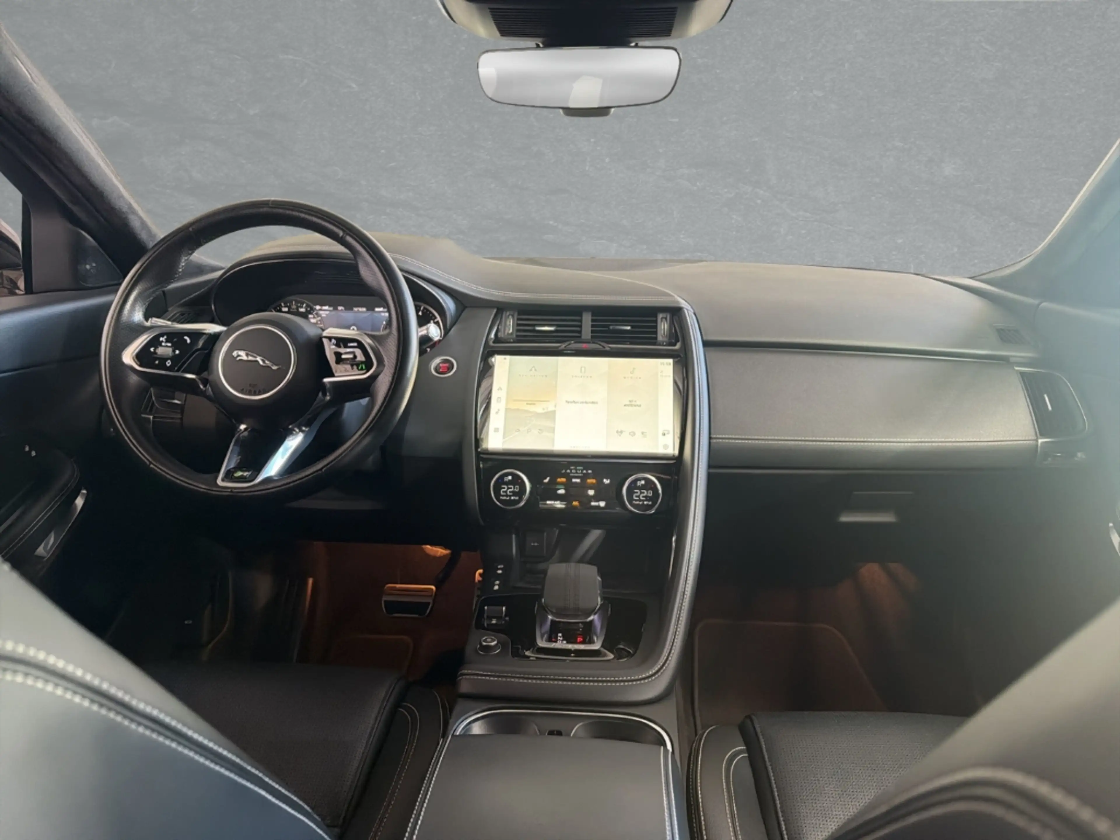 Jaguar E-Pace Plug-In Hybrid P300e AWD R-Dynamic S — photo 4