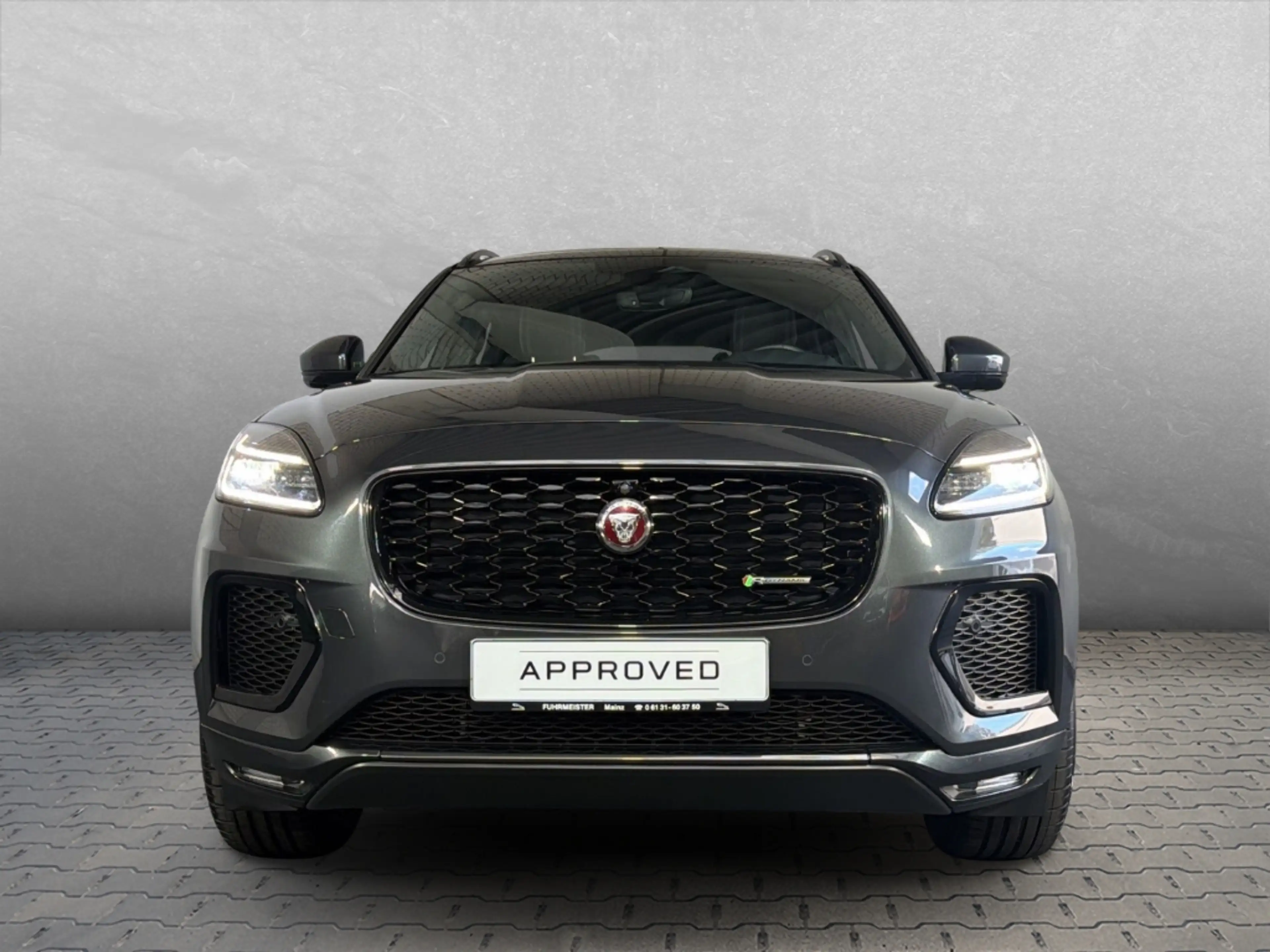 Jaguar E-Pace Plug-In Hybrid P300e AWD R-Dynamic S — photo 8