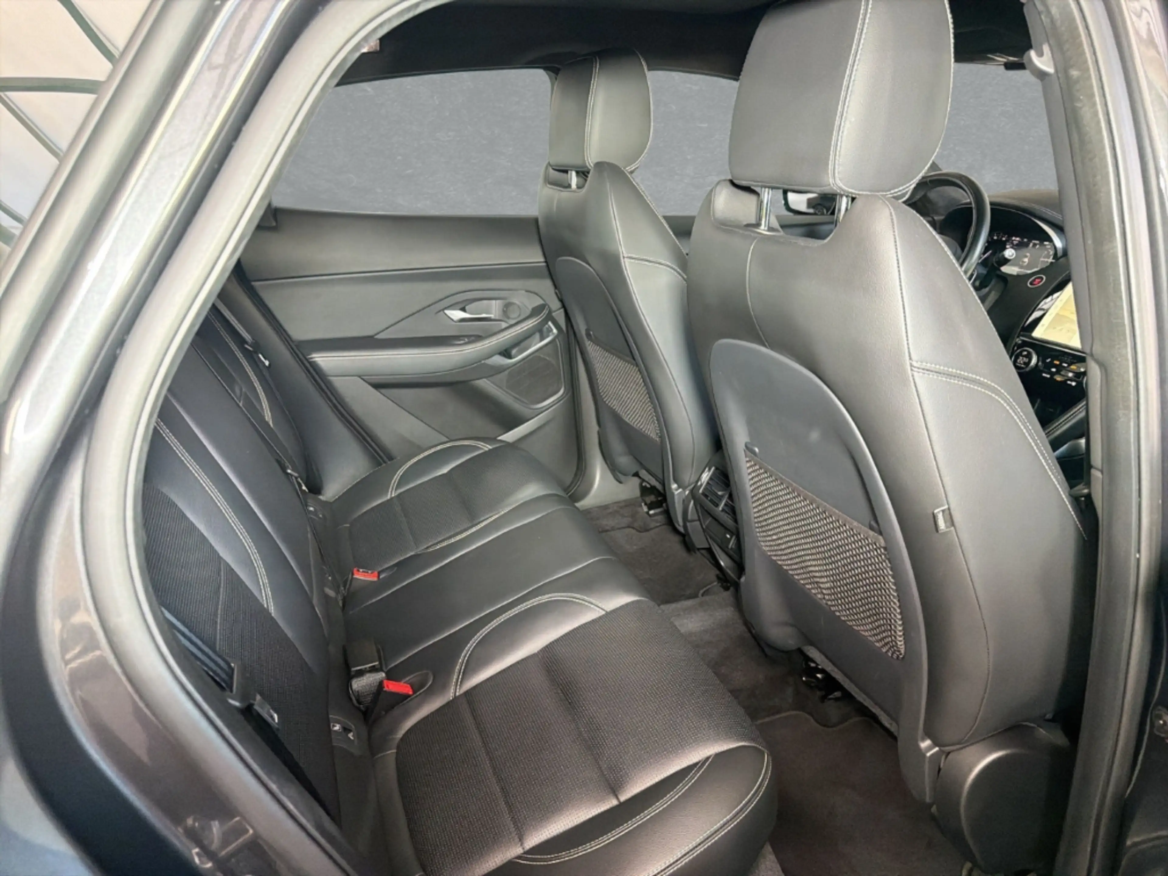 Jaguar E-Pace Plug-In Hybrid P300e AWD R-Dynamic S — photo 5