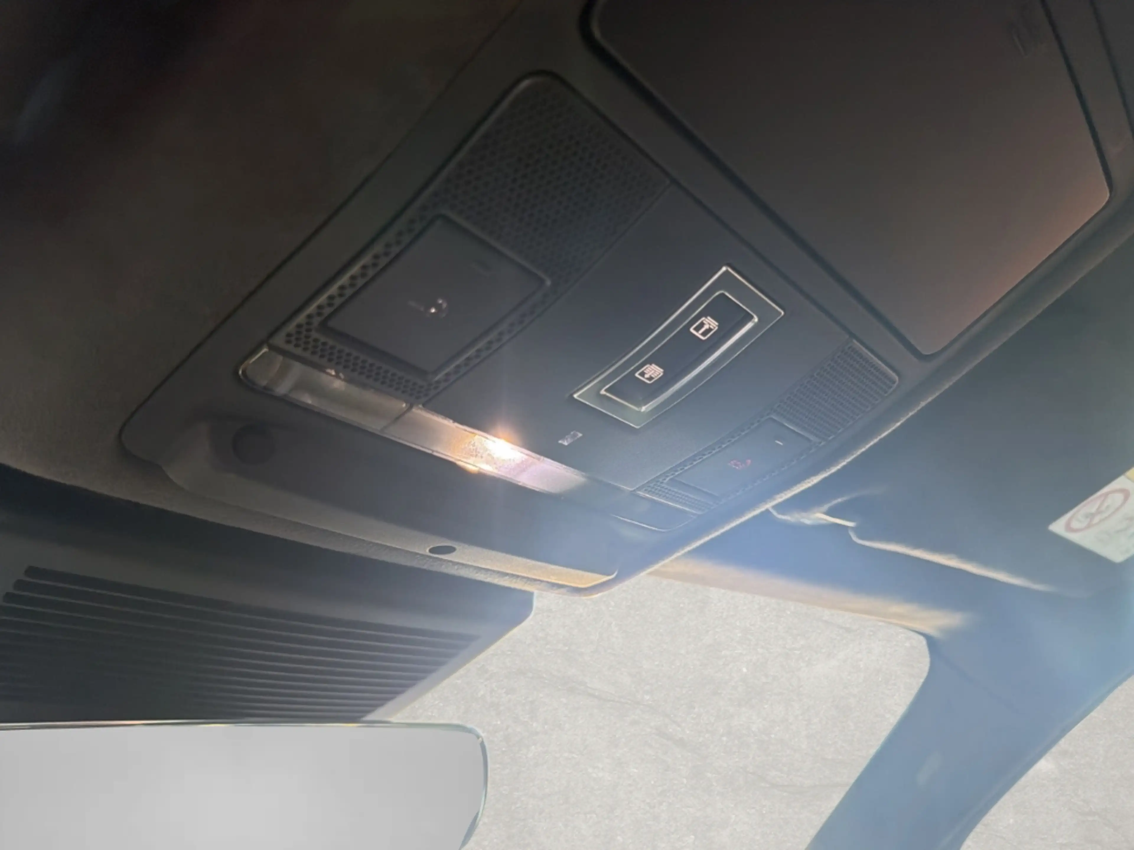 Jaguar E-Pace Plug-In Hybrid P300e AWD R-Dynamic S — photo 15