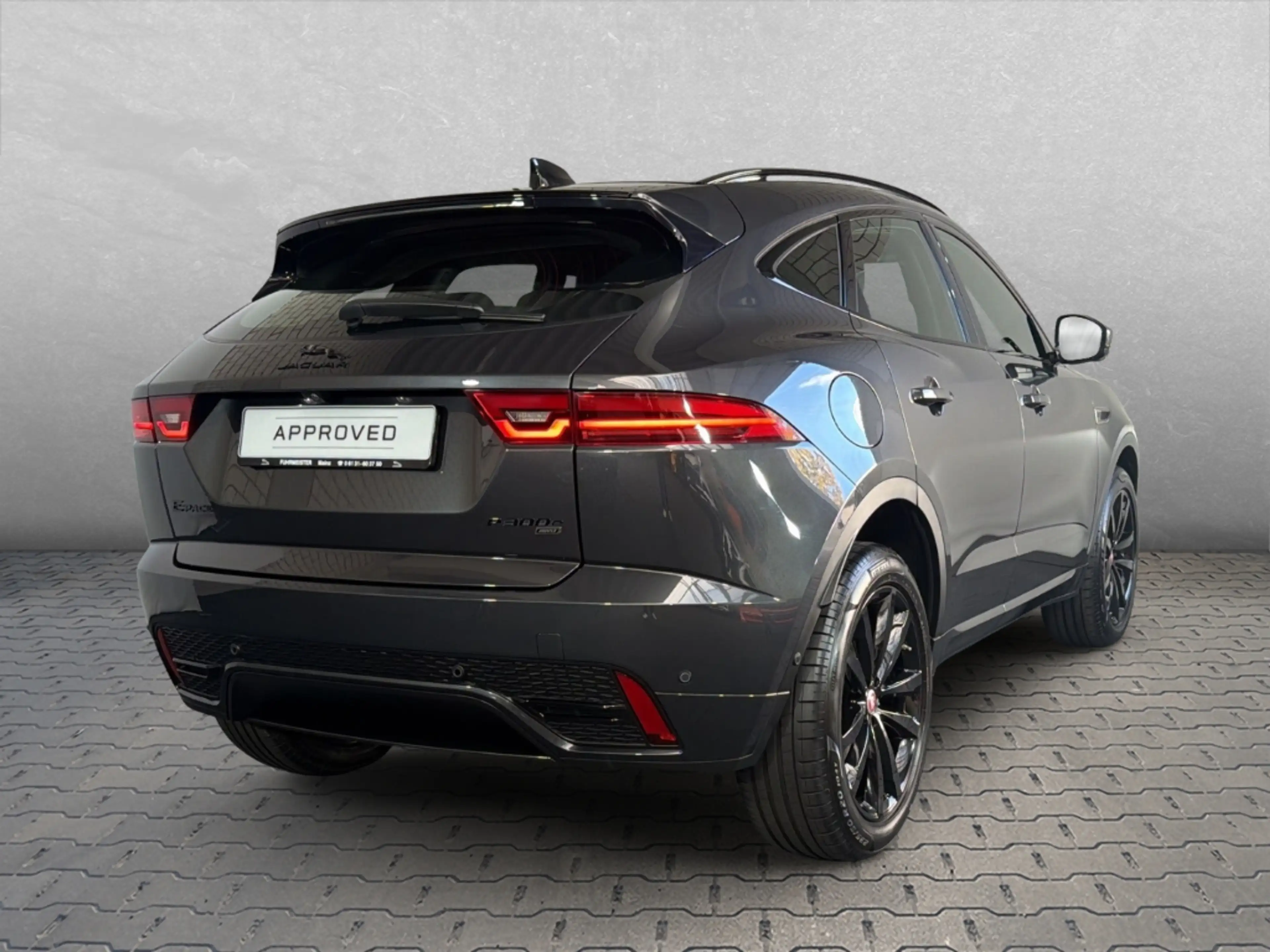 Jaguar E-Pace Plug-In Hybrid P300e AWD R-Dynamic S — photo 2
