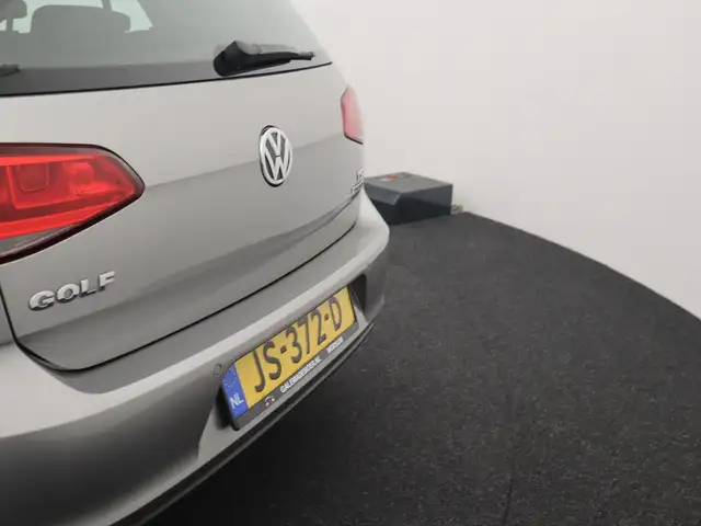 Volkswagen Golf view 5