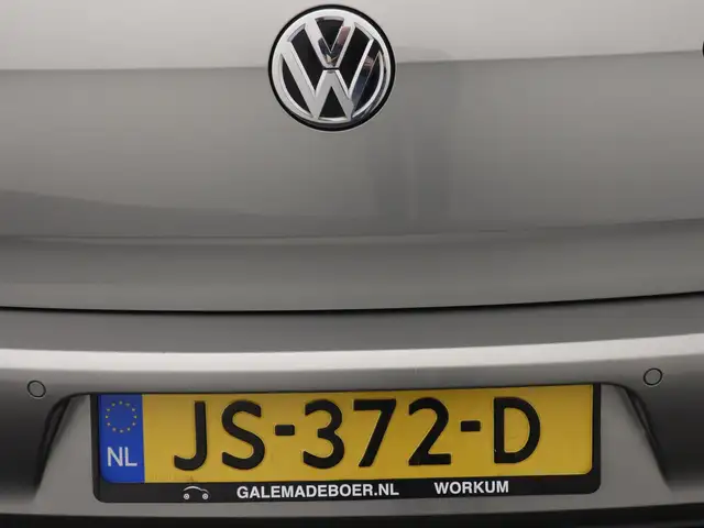 Volkswagen Golf view 20