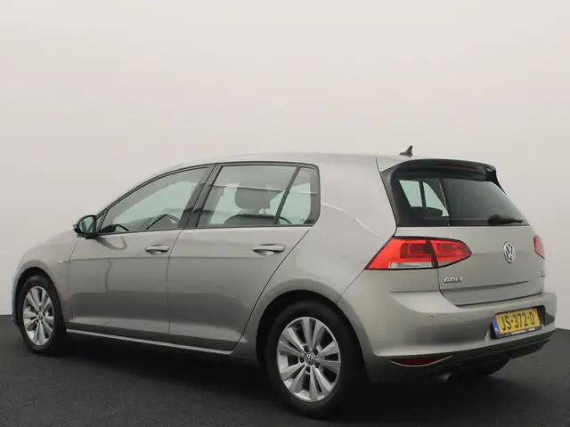 Volkswagen Golf view 3